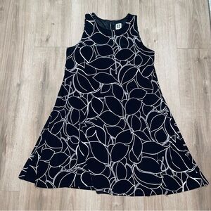 Anne Klein Black and White Floral Midi Dress Size 10. Modest Flattering Comfort